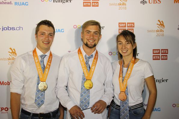 Der Schweizer Meister bei den Winzern ist gekürt. Der Titel bleibt ihm Kanton Aargau: Herzliche Gratulation an Michel Baumgartner aus Tegerfelden (AG). Auf Platz zwei Paul de Wattewille (VD), Platz drei ergatterte Line Dorsaz (VS). Der Schweizer Meister bei den Winzern ist gekürt. Der Titel bleibt ihm Kanton Aargau: Herzliche Gratulation an Michel Baumgartner aus Tegerfelden (AG). Auf Platz zwei Paul de Wattewille (VD), Platz drei ergatterte Line Dorsaz (VS).